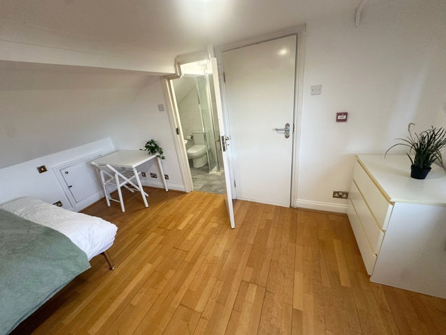 Modern, stylish rooms in North Finchley N2 Main Photo
