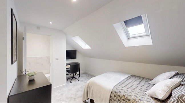 NEW kitchenette rooms with ensuite - low deposit Main Photo