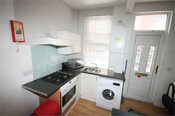 📍 Double Rooms for Rent – Leeds (LS6 1RE) Main Photo