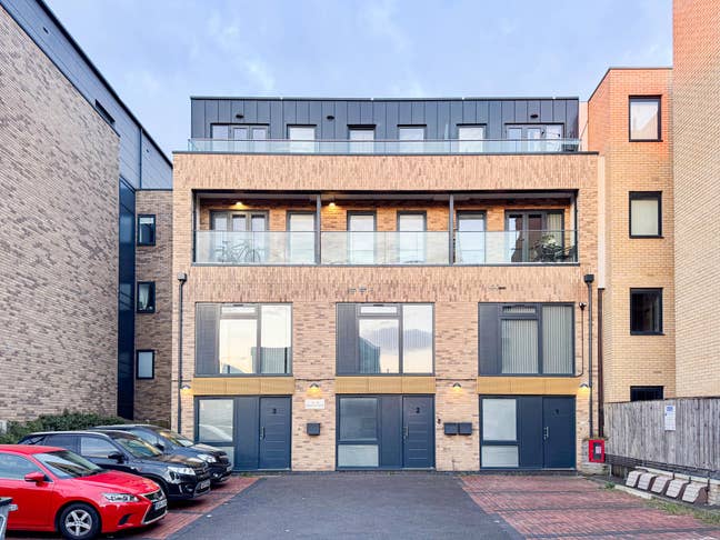 Modern & stylish studio flat in Golders Green, NW2 Main Photo