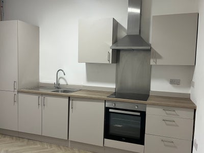 5 Bed Newly Refurbished HMO Main Photo