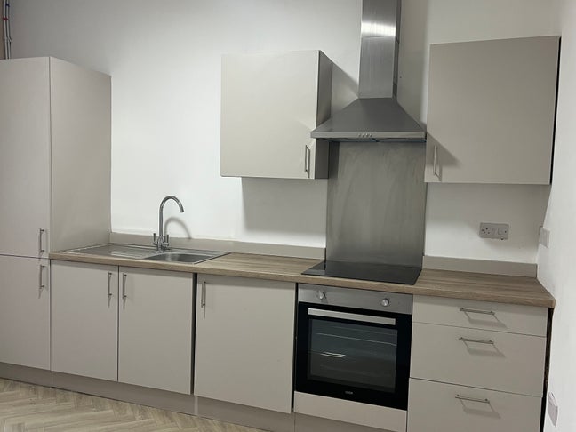 5 Bed Newly Refurbished HMO Main Photo