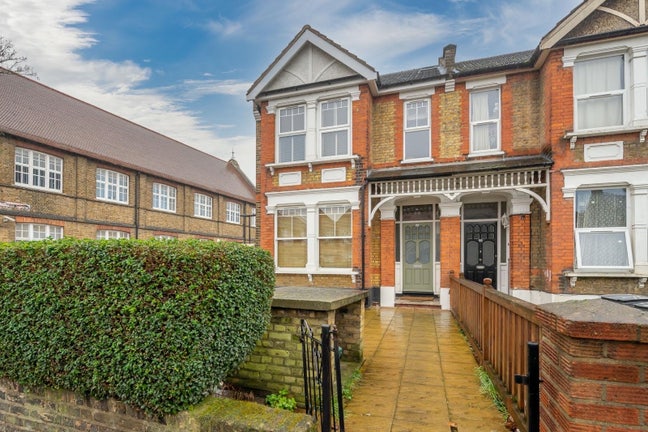 HUGE double bedroom with en suite in Tottenham  Main Photo