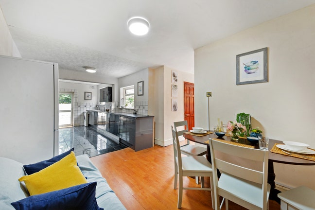 🍀Large Couple Room – No Deposit! - All Bills 🍀 Main Photo