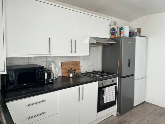 Large Double Room Tom Rent - 950  Main Photo