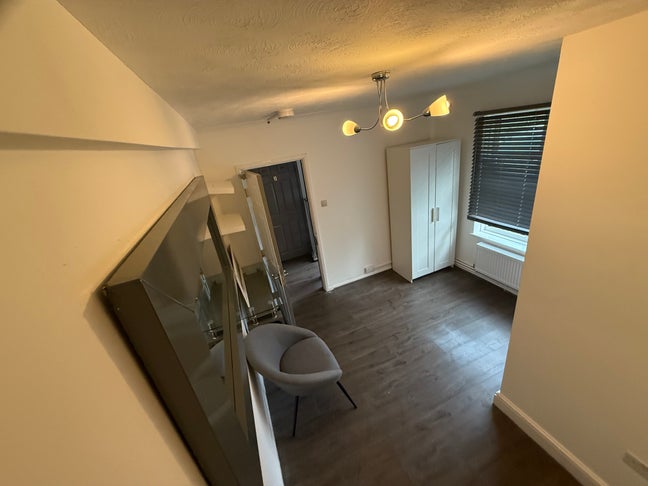 Lovely double rooms over looking gardens  Main Photo