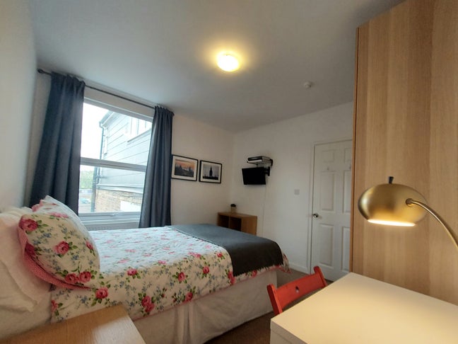 Two Rooms Available Greenwich - 5 Min to station Main Photo