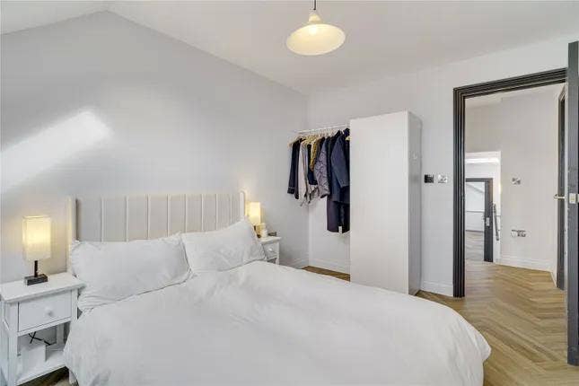 Double room in 2 bed flat, Wood Lane W12 Main Photo