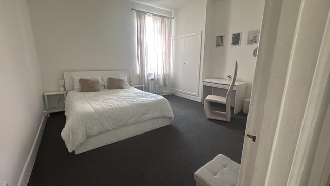 Large DBL room  Main Photo