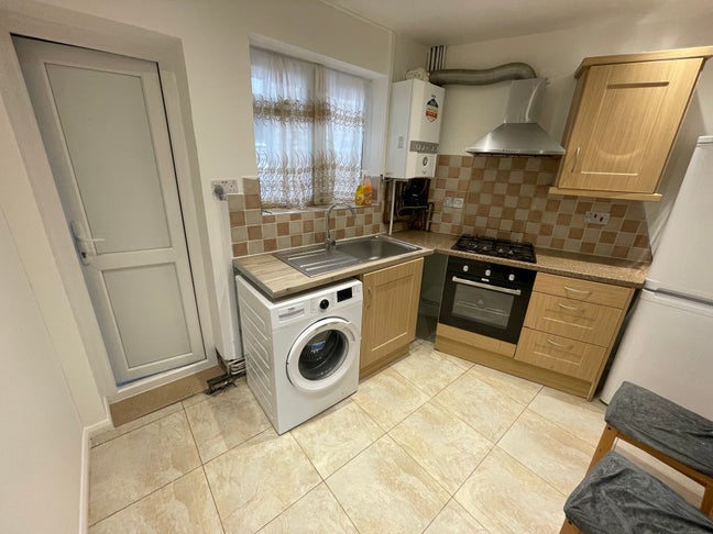 1 bed flat - Hertford Road  Main Photo