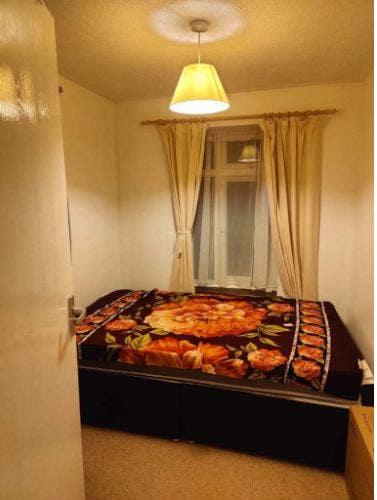 Double Room with Bills Included – IG7 5NT Main Photo