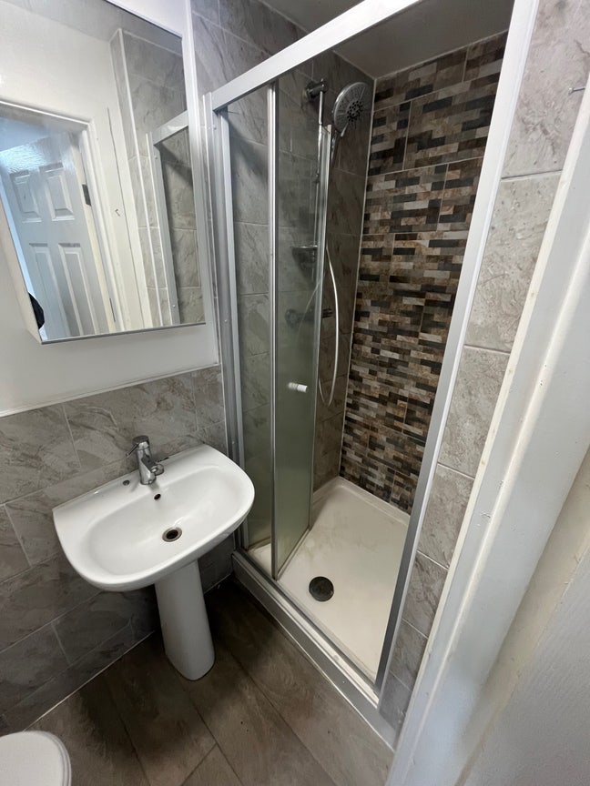 Studio Flat in cv1 Radford  Main Photo