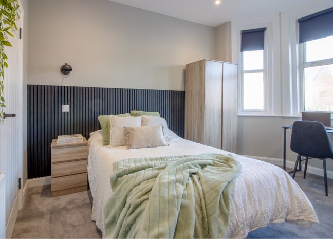 Newly Refurbished Ensuite Double Bedroom Main Photo