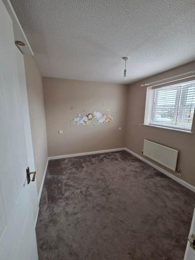 Double Room with Private Toilet - RM13 8SE Main Photo