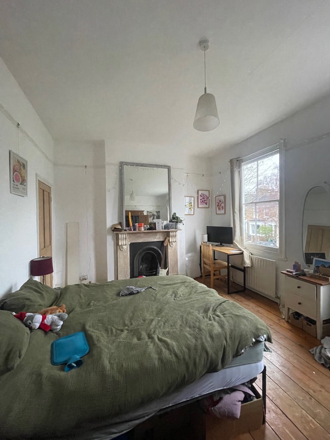 Sublet our double room perfect for a couple Main Photo