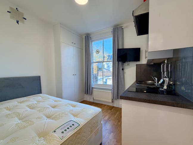 Studio flat on Ifield Road, Chelsea SW10 Main Photo