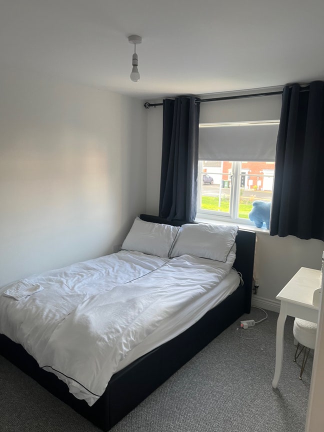 Double Ensuite Room to Rent in Oakley Vale Main Photo