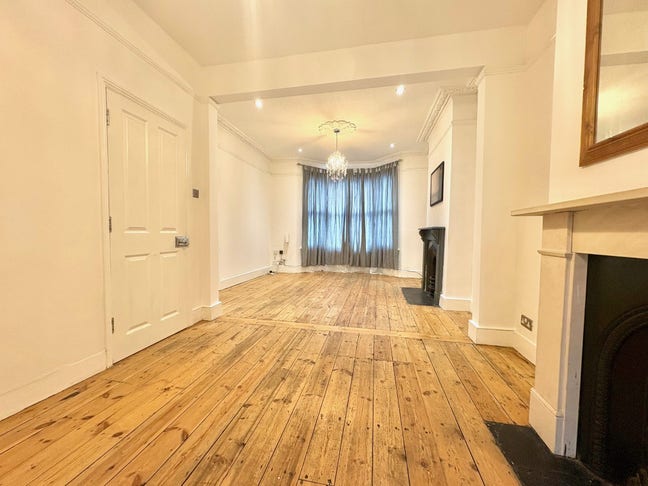 Lovely 4 bedroom house Barons Court Main Photo