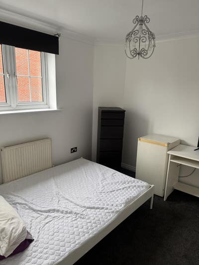 Double Room Available in a family home &pound;650 Main Photo