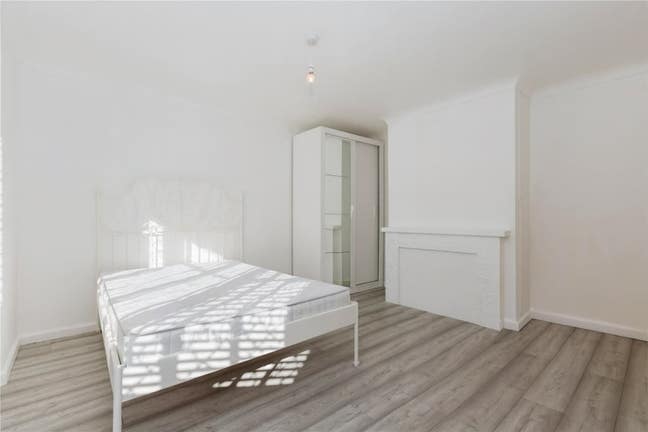 Bright and spacious large double bedroom to rent Main Photo