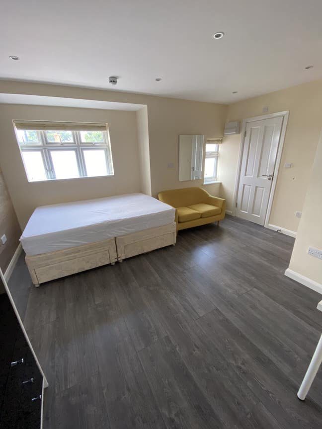 Beautiful Ensuite Double Room for Rentin Hounslow Main Photo