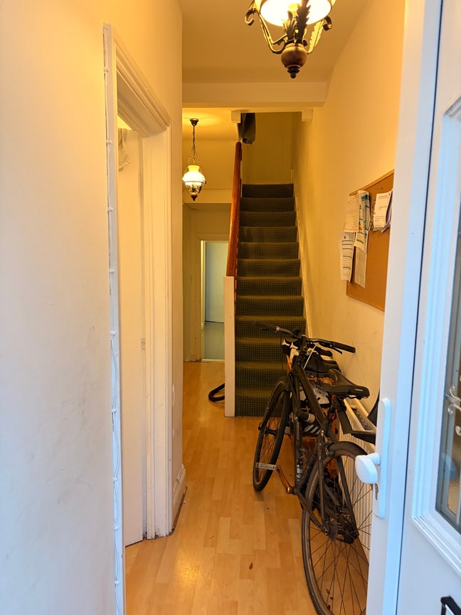 Sunny double room in friendly archway house Main Photo