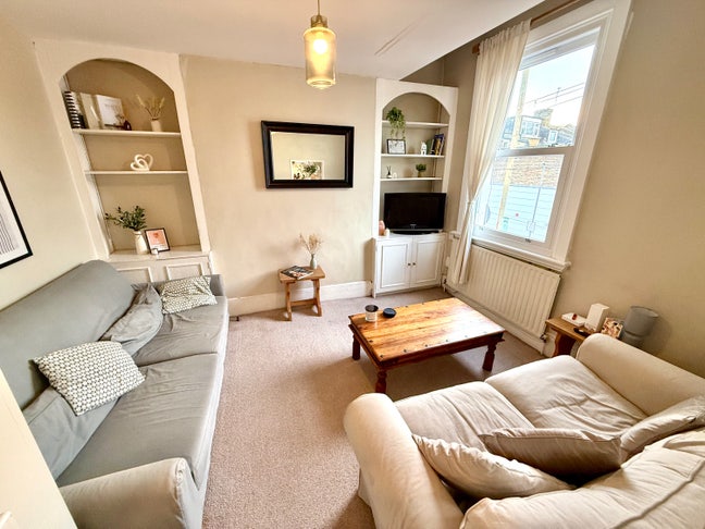 Furnished double large room Main Photo