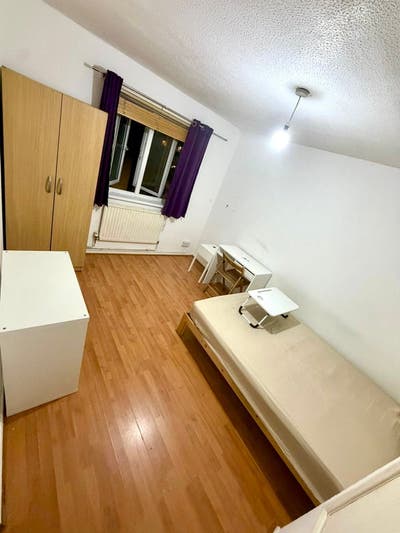 Nice Room in Aldgate East/Whitechapel**Zone 1** Main Photo