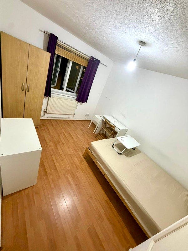 Nice Room in Aldgate East/Whitechapel**Zone 1** Main Photo