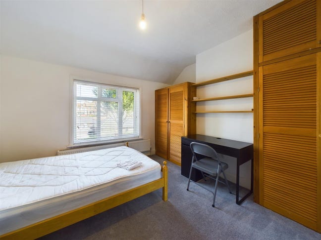 Coombe  Road  4  bed,  1  room  to  rent Main Photo