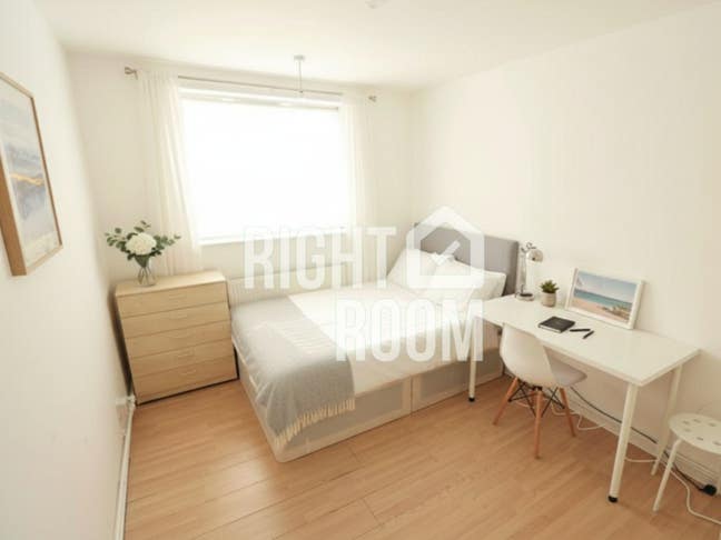 Stylish 1-Bed in Clapton • Move In Today! Main Photo