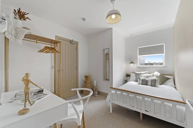 En Suite Room Close to Rolls Royce Main Photo