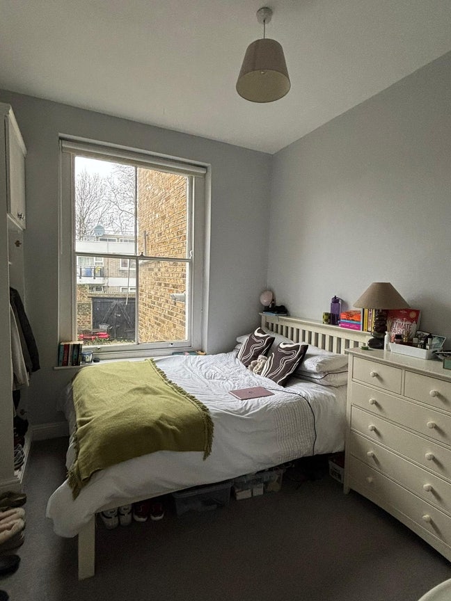 Large double in sociable Clapham North Townhouse  Main Photo