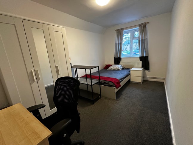 Fully Furnished Room Bills Incouded Main Photo