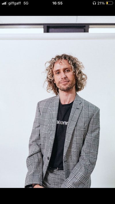 February houseshare or buddy-up professional Main Photo