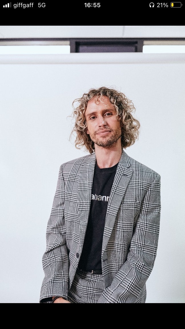 February houseshare or buddy-up professional Main Photo