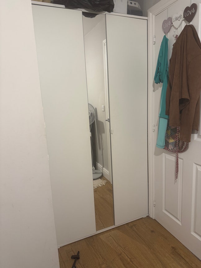 Room and Outside Office Main Photo