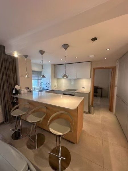 Bright Double Room Near UCL Available from January Main Photo