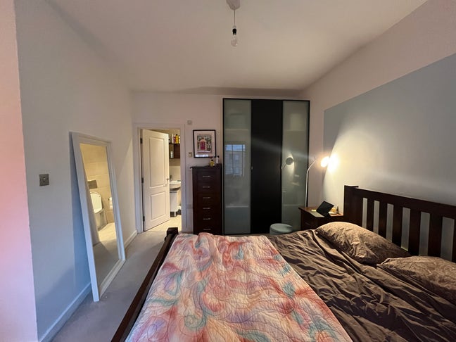 Spacious Ensuite Room Available (Limehouse) Main Photo