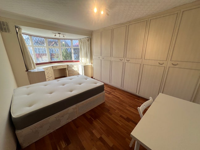 2 Single Rooms | 2 Mins from Willesden Green Main Photo