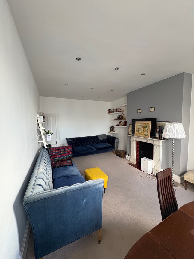 Room in a lovely apartment Main Photo