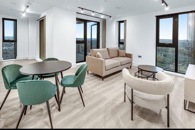 En-suite double room in North Kensington  Main Photo