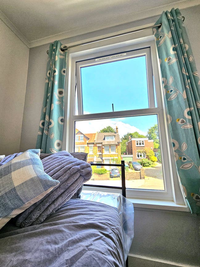 Charton/North Greenwich*Stunning Property  Main Photo