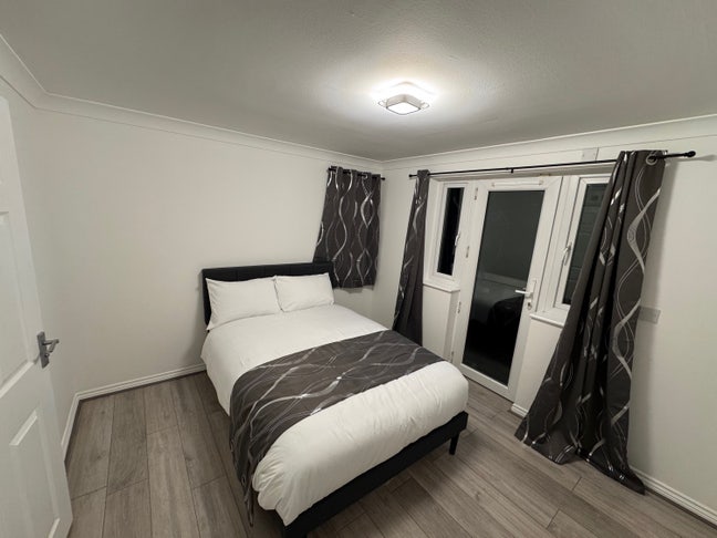 Double bedroom for professionals Main Photo