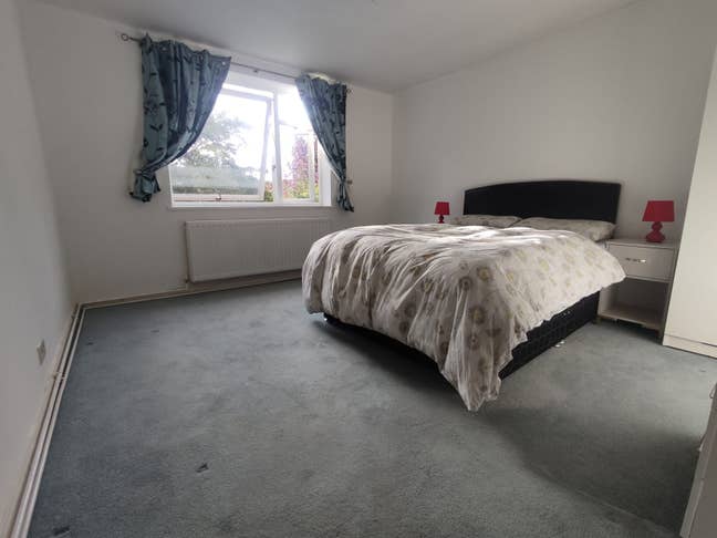 A Larg Double Room Main Photo