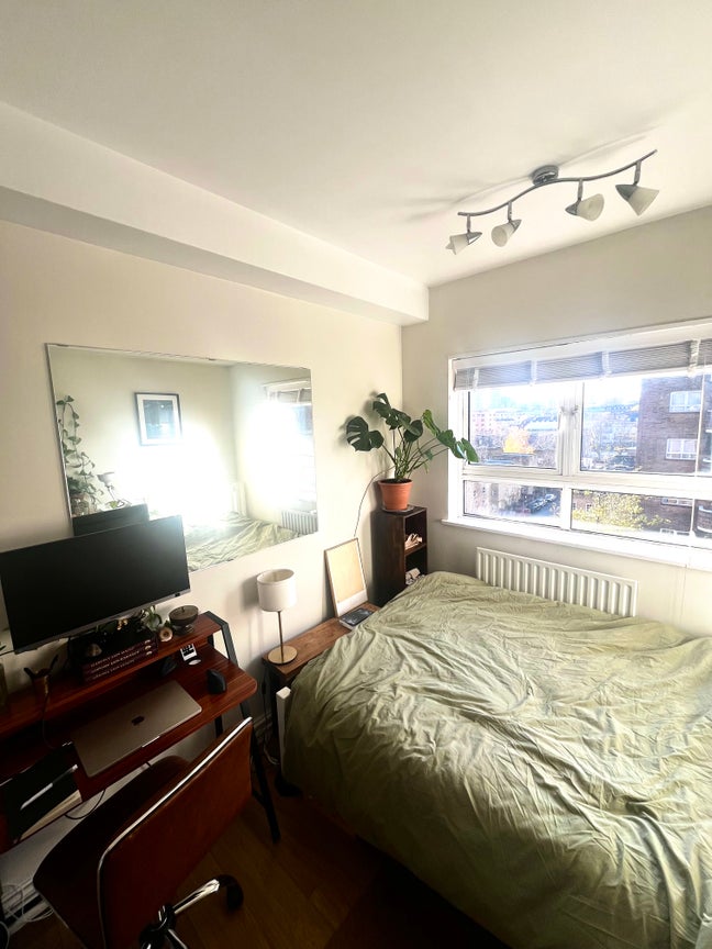 A warm room by King’s Cross Main Photo