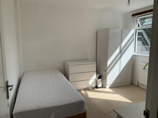Spacious Double Bedroom to Let Main Photo