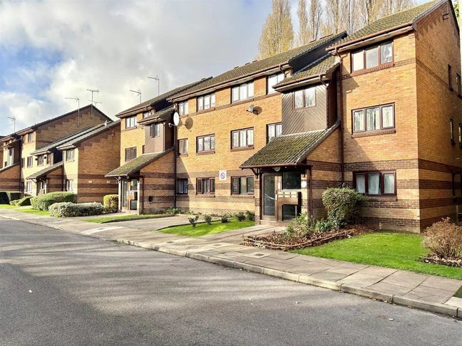 Newly redecorate 2 bedroom flat - Neasden Main Photo