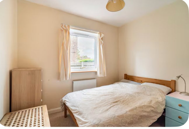 Furnished Room available in a 2 bed garden flat Main Photo
