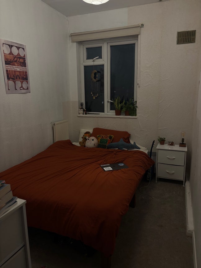 Room Available in Bow! Main Photo